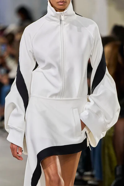 Look 28